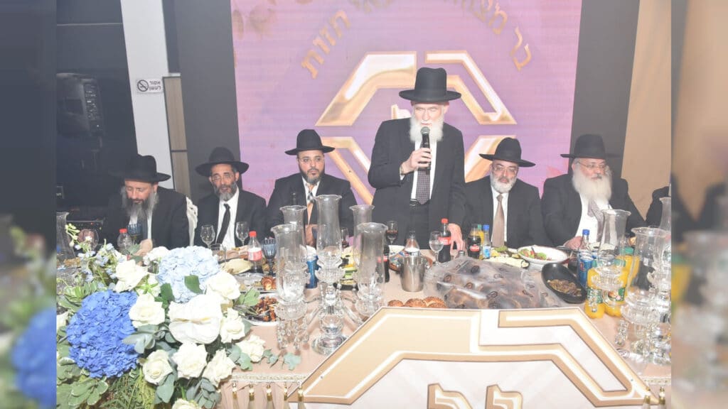 בנו של האב"ד ונשיא בית ההוראה נכנס בעול המצוות בנו של האב"ד ונשיא בית ההוראה נכנס בעול המצוות