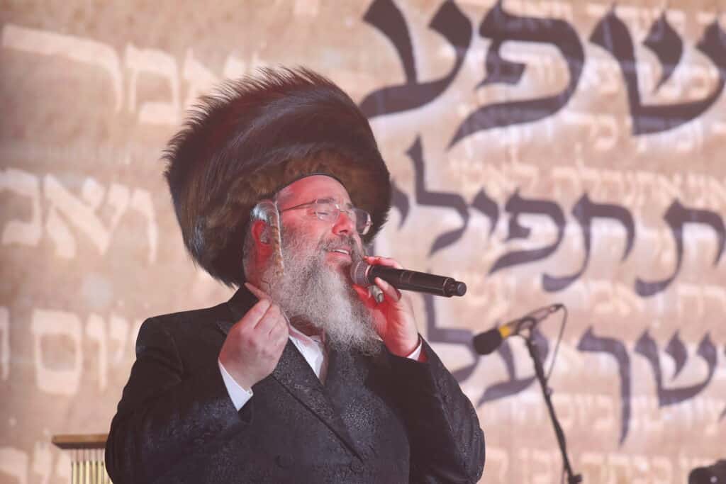 מעמד ה'בר מצוה' האדיר והמרגש שנערך ל-56 יתומי 'זה לזה' בהשתתפות גדולי הדור שליט"א 