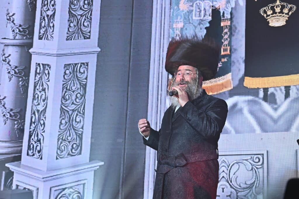 מעמד ה'בר מצוה' האדיר והמרגש שנערך ל-56 יתומי 'זה לזה' בהשתתפות גדולי הדור שליט"א 