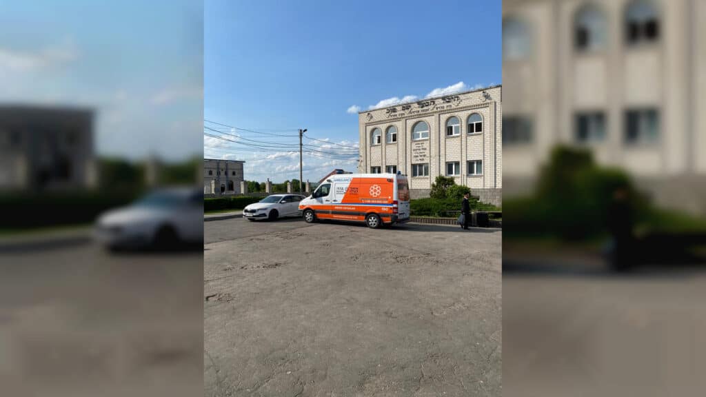 שבועות במעזיבוז': מאות חגגו מתן תורה בציון הבעל שם טוב