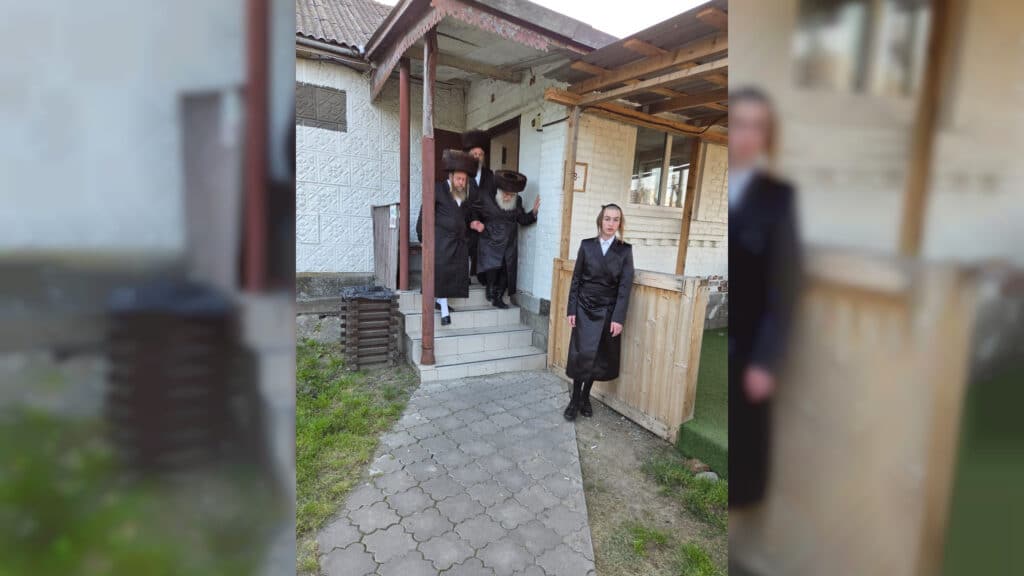 שבועות במעזיבוז': מאות חגגו מתן תורה בציון הבעל שם טוב