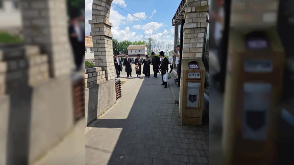 שבועות במעזיבוז': מאות חגגו מתן תורה בציון הבעל שם טוב