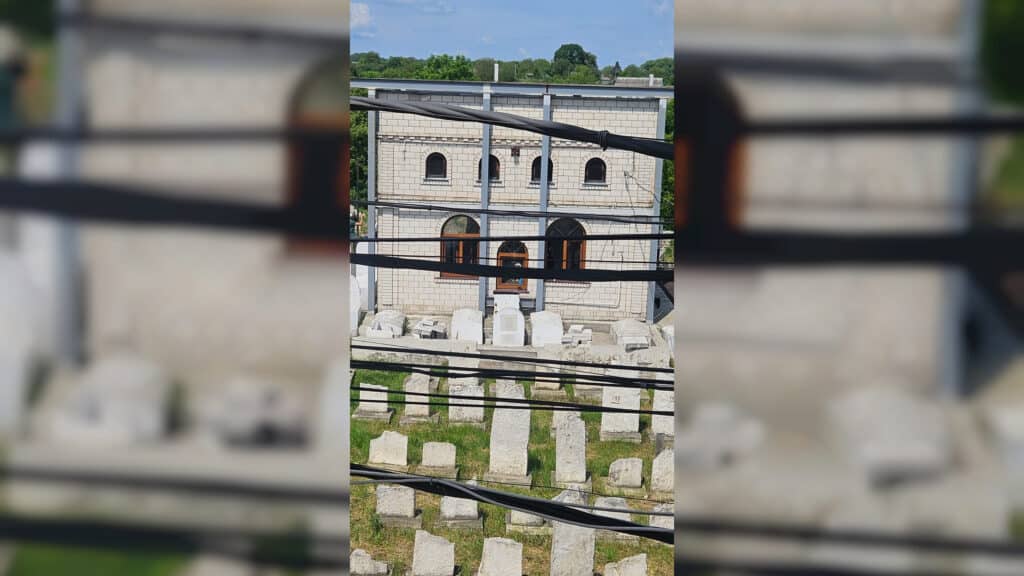 שבועות במעזיבוז': מאות חגגו מתן תורה בציון הבעל שם טוב