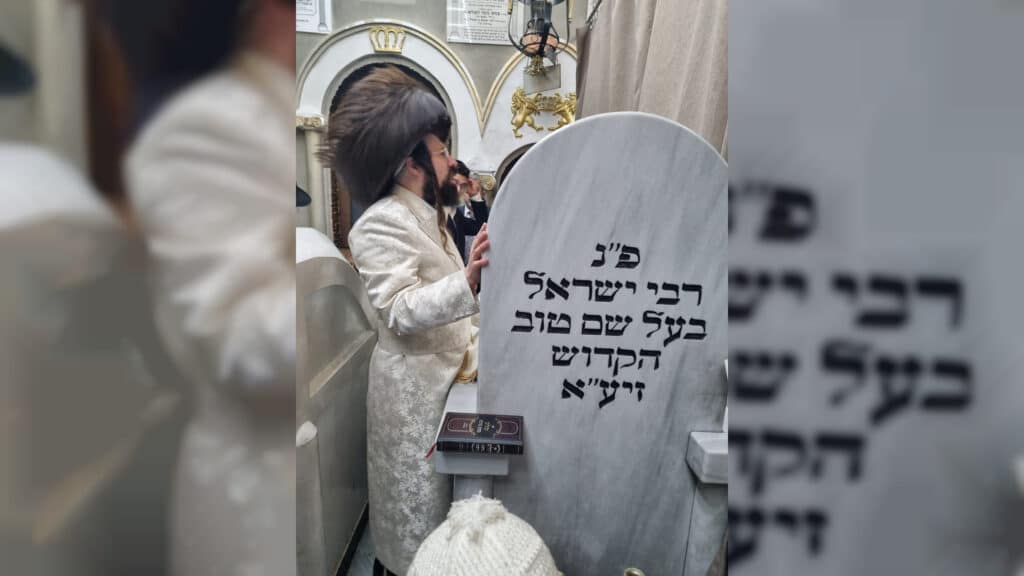 שבועות במעזיבוז': מאות חגגו מתן תורה בציון הבעל שם טוב