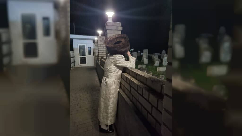 שבועות במעזיבוז': מאות חגגו מתן תורה בציון הבעל שם טוב