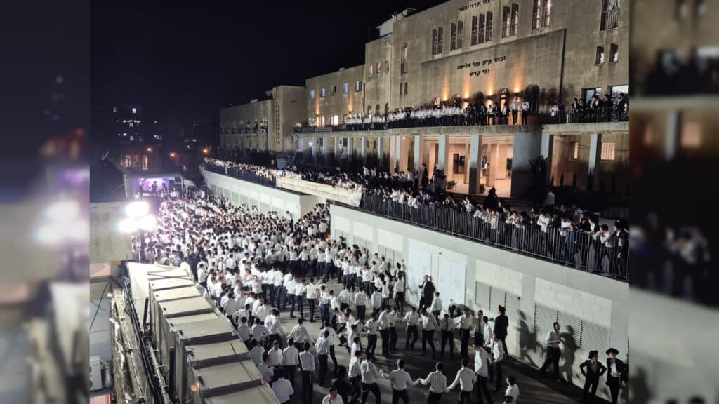 לראשונה מזה 17 שנה: בישיבת פוניבז' הכניסו ספר תורה