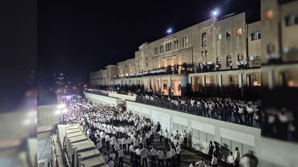 לראשונה מזה 17 שנה: בישיבת פוניבז' הכניסו ספר תורה