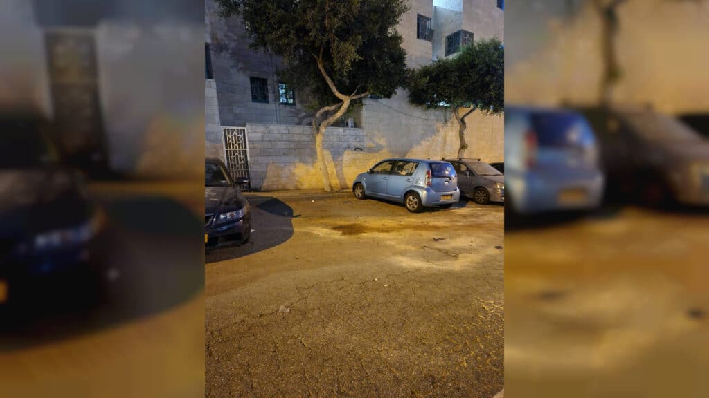 בליל שבת: רסיס ענק נפל בשבת בכניסת הישיבה ללא נפגעים