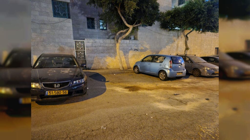 בליל שבת: רסיס ענק נפל בשבת בכניסת הישיבה ללא נפגעים