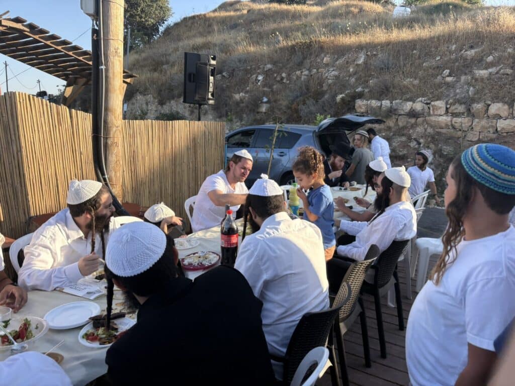 נחנך בית המדרש היחיד בעולם שצופה על קבר יוסף הצדיק