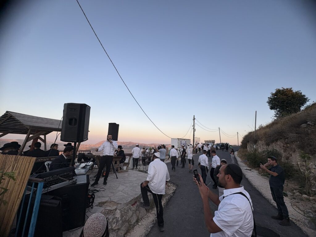 נחנך בית המדרש היחיד בעולם שצופה על קבר יוסף הצדיק