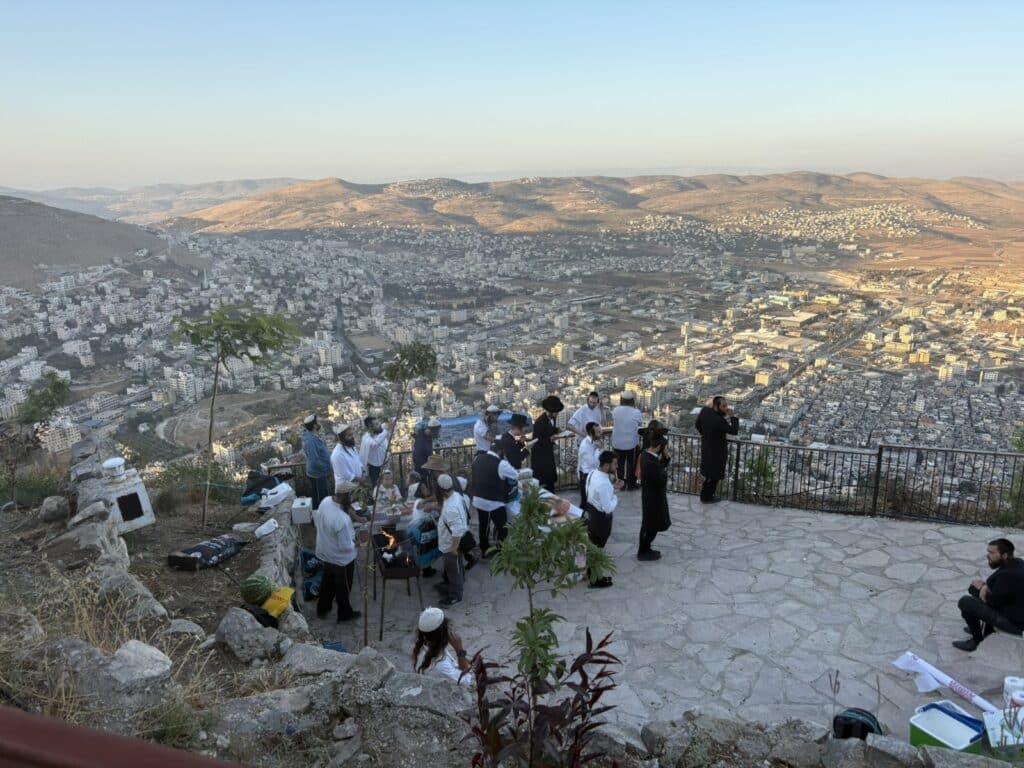 נחנך בית המדרש היחיד בעולם שצופה על קבר יוסף הצדיק