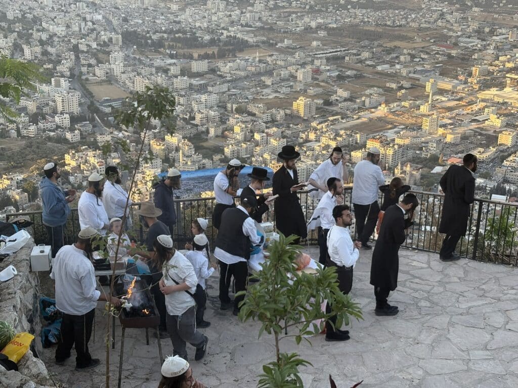 נחנך בית המדרש היחיד בעולם שצופה על קבר יוסף הצדיק