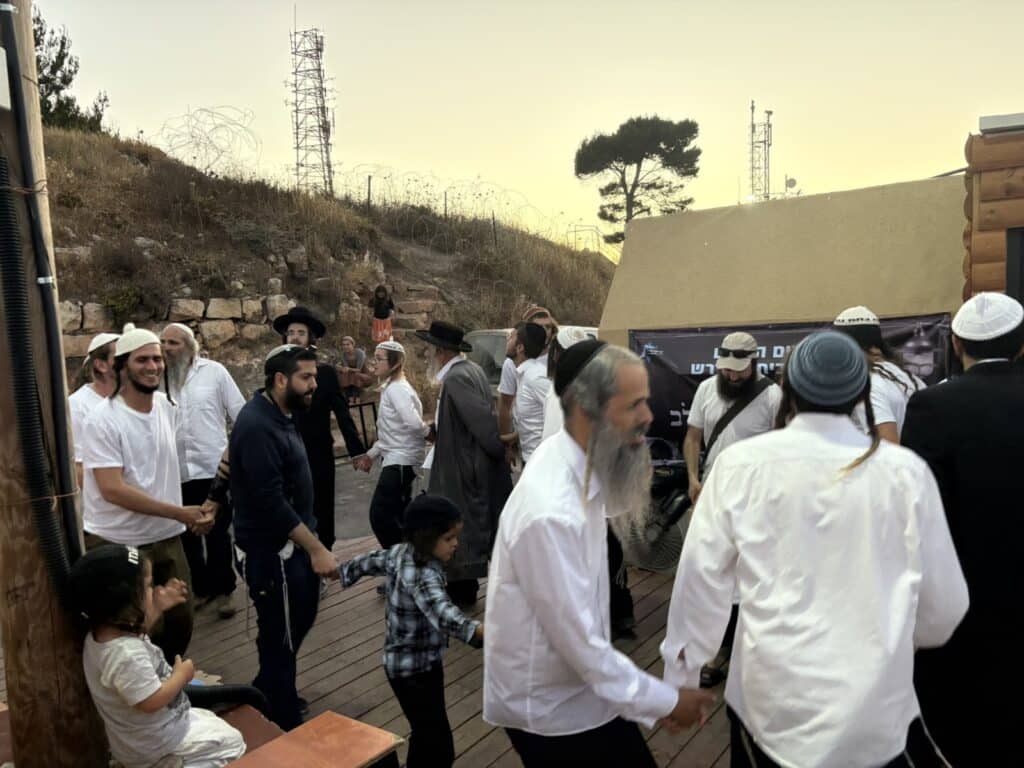 נחנך בית המדרש היחיד בעולם שצופה על קבר יוסף הצדיק