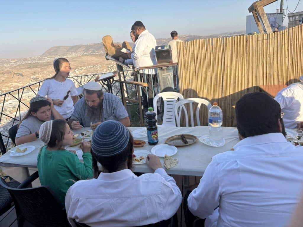 נחנך בית המדרש היחיד בעולם שצופה על קבר יוסף הצדיק