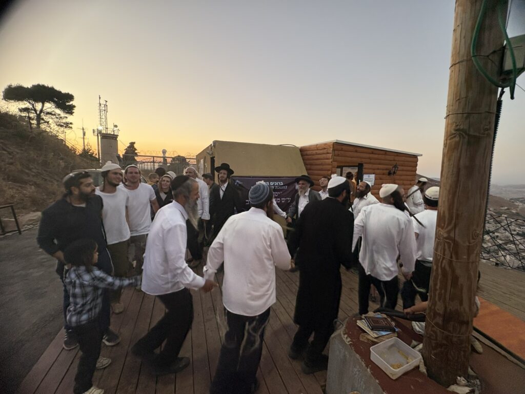 נחנך בית המדרש היחיד בעולם שצופה על קבר יוסף הצדיק