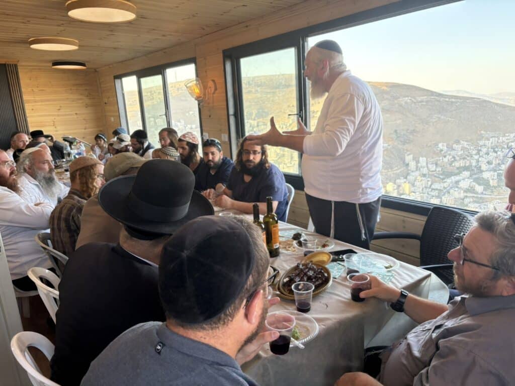 נחנך בית המדרש היחיד בעולם שצופה על קבר יוסף הצדיק