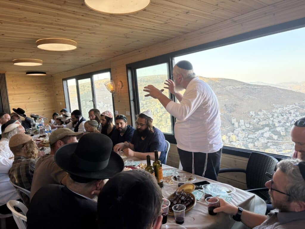 נחנך בית המדרש היחיד בעולם שצופה על קבר יוסף הצדיק