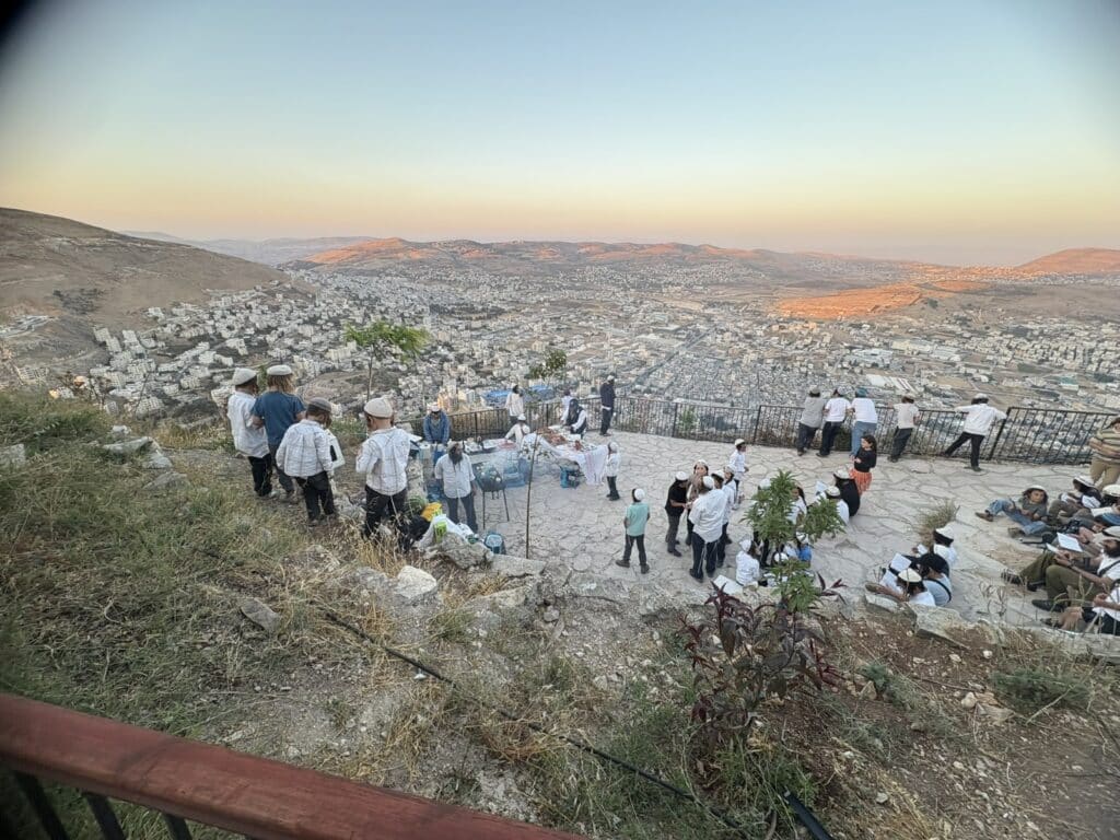 נחנך בית המדרש היחיד בעולם שצופה על קבר יוסף הצדיק