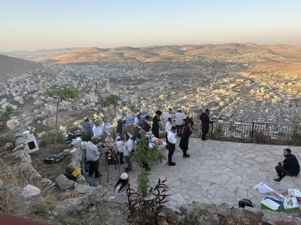 נחנך בית המדרש היחיד בעולם שצופה על קבר יוסף הצדיק