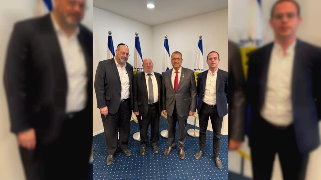 יו"ר ארגון 'מזור' הרב שמעון רגובי קיבל תעודת הוקרה ייחודית מראש העיר ירושלים