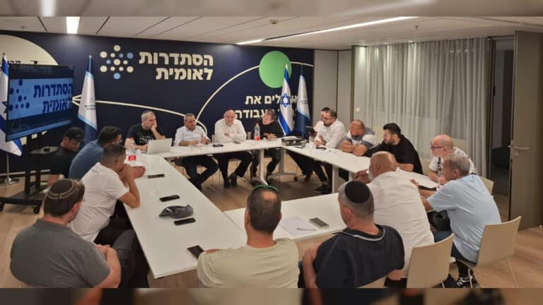 יו"ר ההסתדרות הלאומית מאיים בהשבתת התחבורה הציבורית