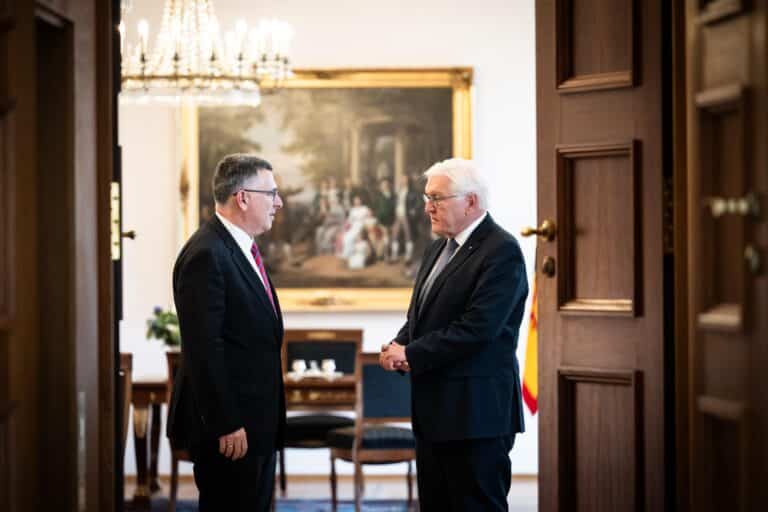 סער: "פועלים להשמדתנו ולמרות זאת הופכים אותנו לתוקפים"