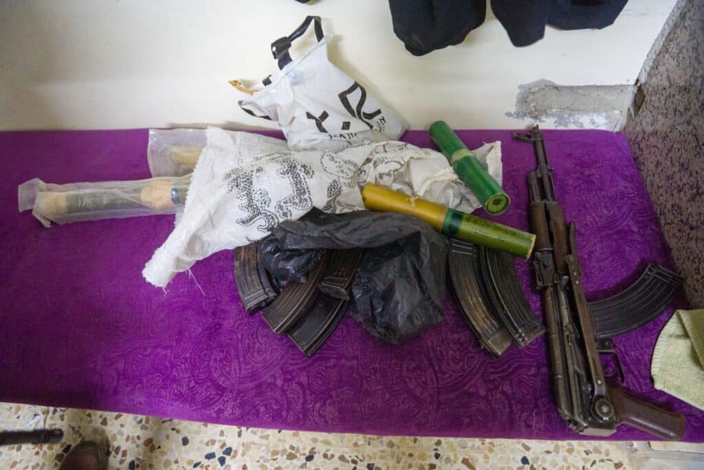 כוחות צה"ל עצרו סוחרי אמל"ח בדרום סוריה כוחות צה"ל עצרו סוחרי אמל"ח בדרום סוריה