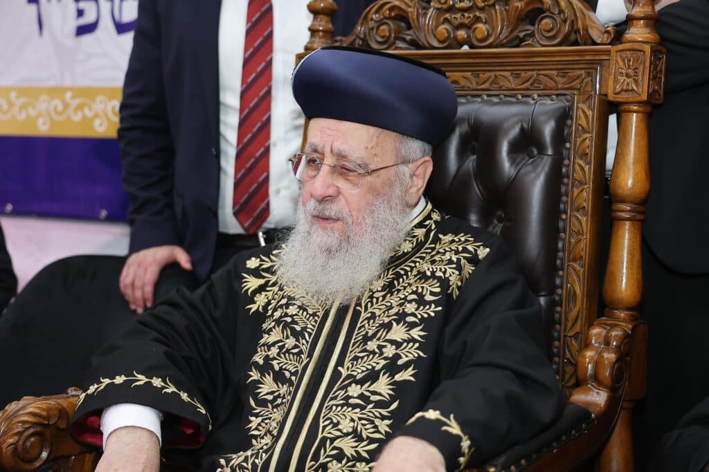 המשב"ק: כסאות הפלא בסקווירא והפגישה החשאית בסלונים המשב"ק: כסאות הפלא בסקווירא והפגישה החשאית בסלונים