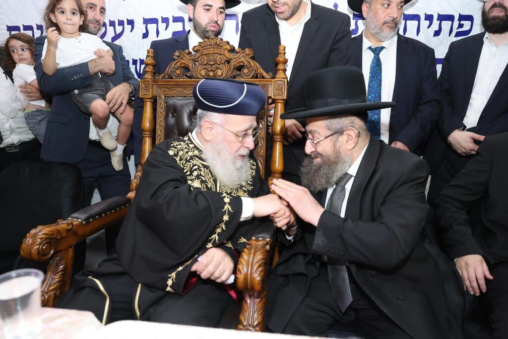 המשב"ק: כסאות הפלא בסקווירא והפגישה החשאית בסלונים המשב"ק: כסאות הפלא בסקווירא והפגישה החשאית בסלונים