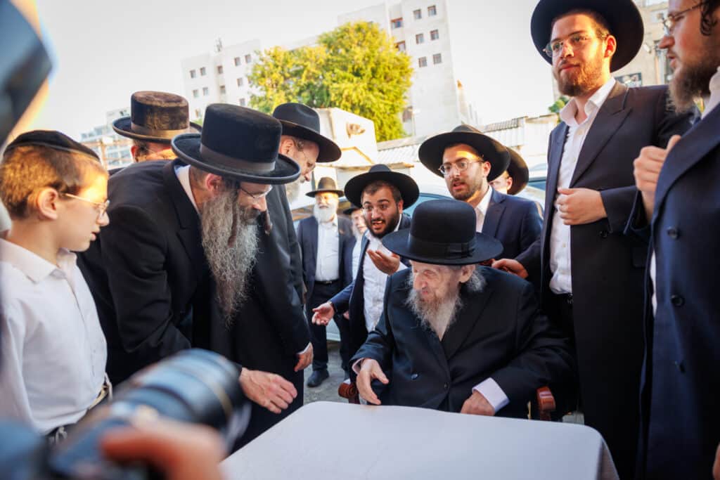 שמחת דגל התורה: נישואי נינו הראשון של מרן הגר״ד לנדו