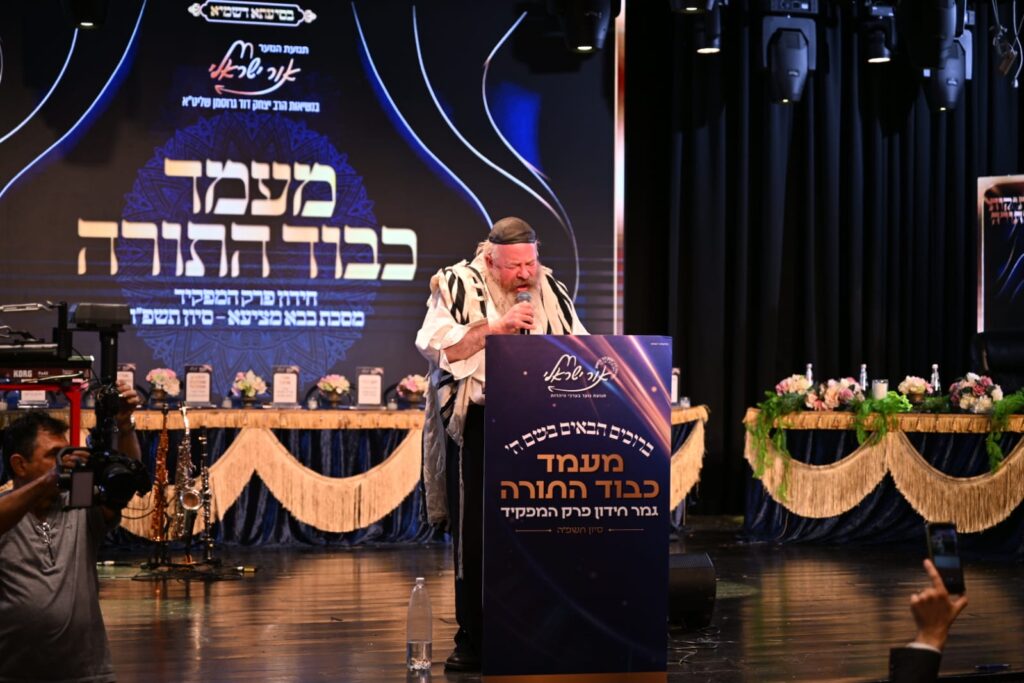 משבעה יוצא אחד: נבחר חתן הגמרא במעמד אלפי נערים