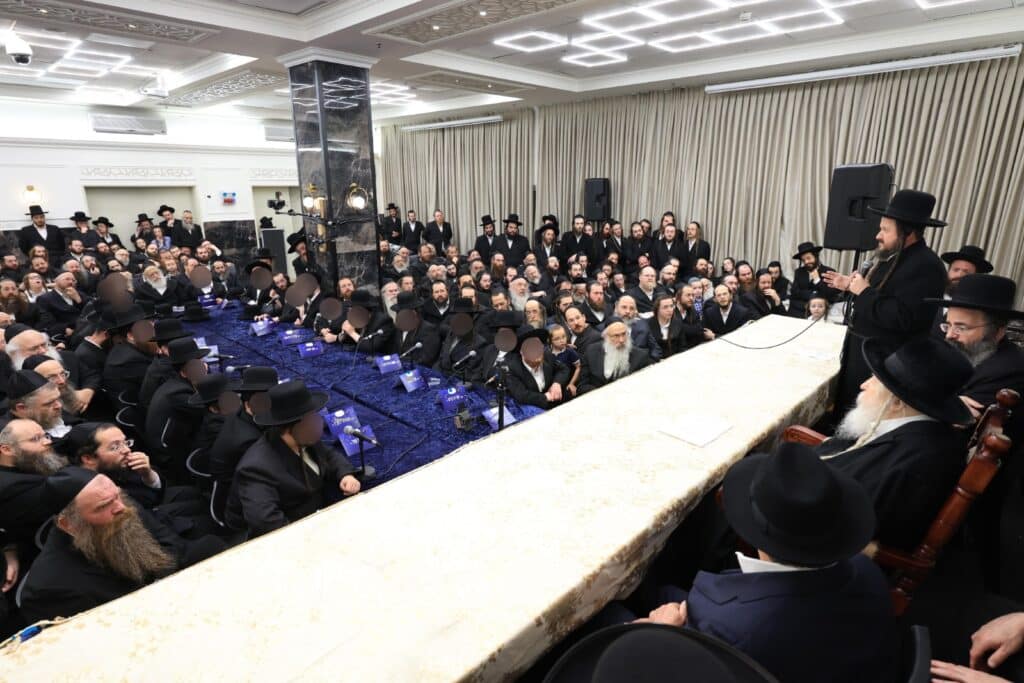 מרטיט: הילדים המיוחדים נבחנו על מסכתות הש"ס מול הרבי