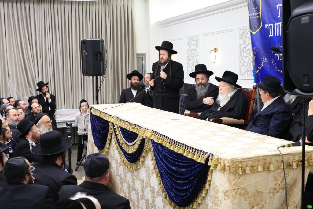 מרטיט: הילדים המיוחדים נבחנו על מסכתות הש"ס מול הרבי