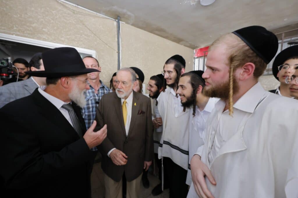 השגריר התפעל מהתנאים של הבחורים האמריקאים בסלבודקא השגריר התפעל מהתנאים של הבחורים האמריקאים בסלבודקא