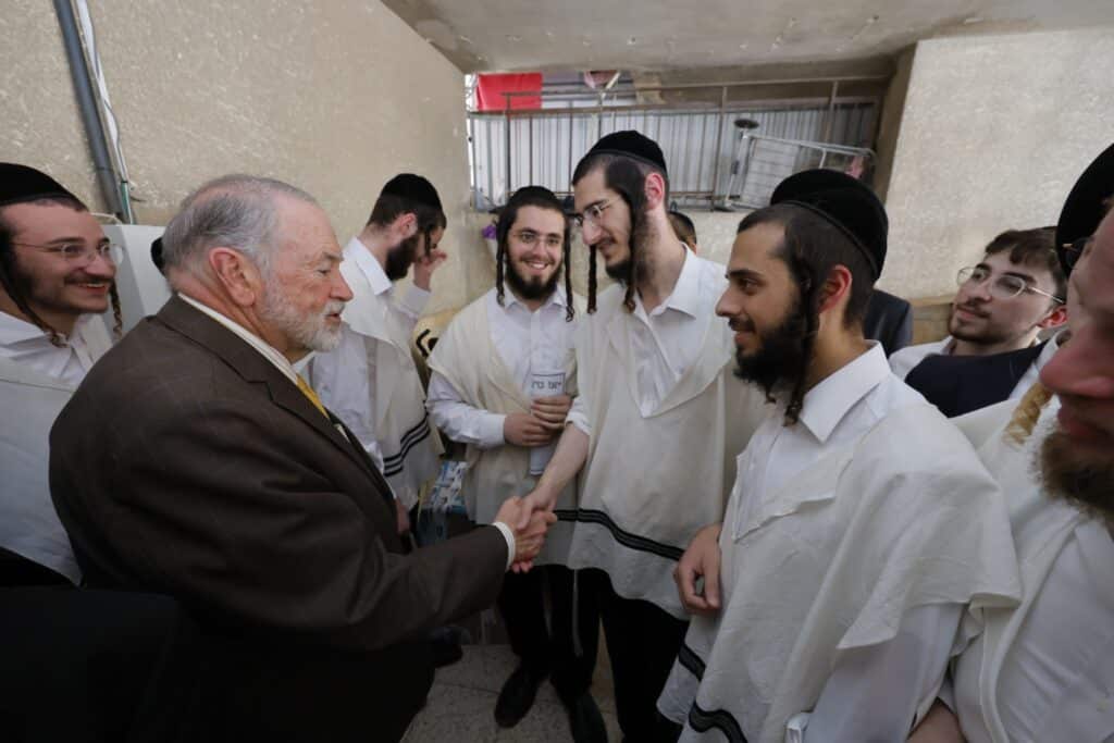 השגריר התפעל מהתנאים של הבחורים האמריקאים בסלבודקא השגריר התפעל מהתנאים של הבחורים האמריקאים בסלבודקא