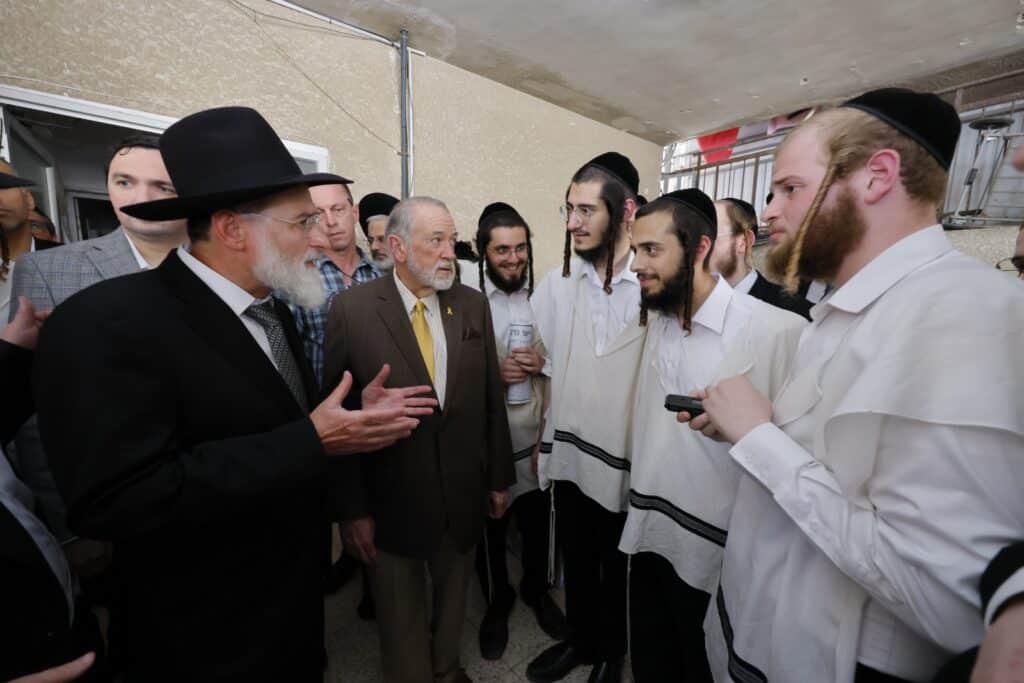 השגריר התפעל מהתנאים של הבחורים האמריקאים בסלבודקא השגריר התפעל מהתנאים של הבחורים האמריקאים בסלבודקא