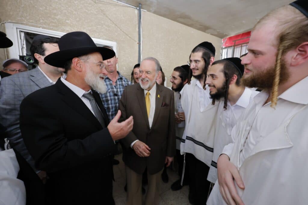 השגריר התפעל מהתנאים של הבחורים האמריקאים בסלבודקא השגריר התפעל מהתנאים של הבחורים האמריקאים בסלבודקא