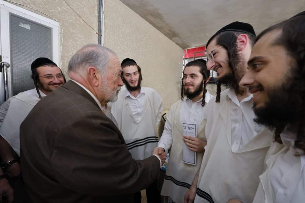 השגריר התפעל מהתנאים של הבחורים האמריקאים בסלבודקא השגריר התפעל מהתנאים של הבחורים האמריקאים בסלבודקא