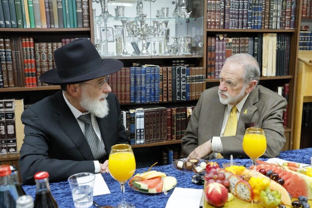 השגריר התפעל מהתנאים של הבחורים האמריקאים בסלבודקא השגריר התפעל מהתנאים של הבחורים האמריקאים בסלבודקא