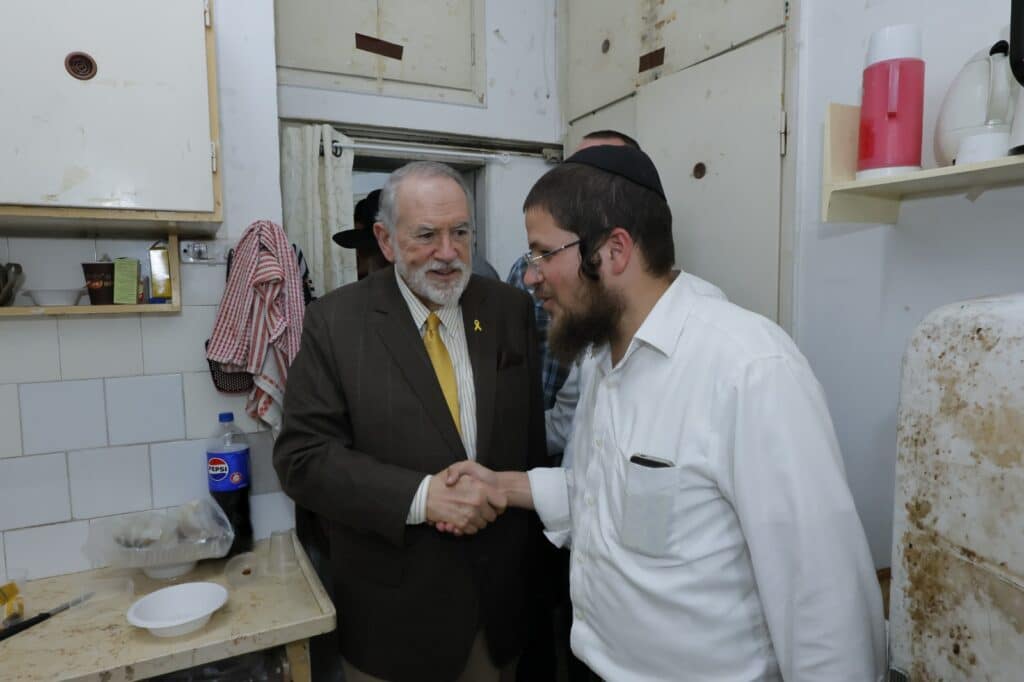 השגריר התפעל מהתנאים של הבחורים האמריקאים בסלבודקא השגריר התפעל מהתנאים של הבחורים האמריקאים בסלבודקא