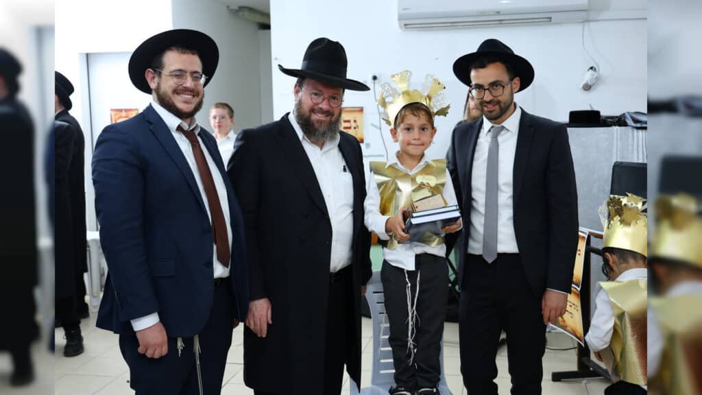 בריקודים ושירה: כך קיבלו הילדים והאבות את החומש בהר יונה