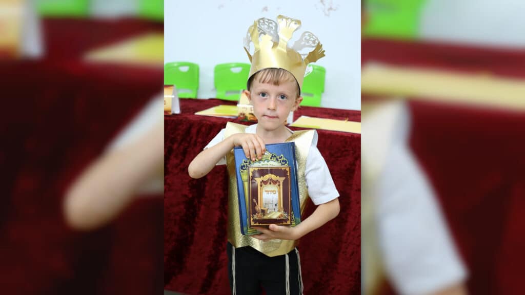 בריקודים ושירה: כך קיבלו הילדים והאבות את החומש בהר יונה