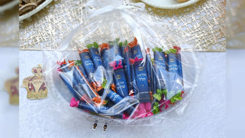 בריקודים ושירה: כך קיבלו הילדים והאבות את החומש בהר יונה