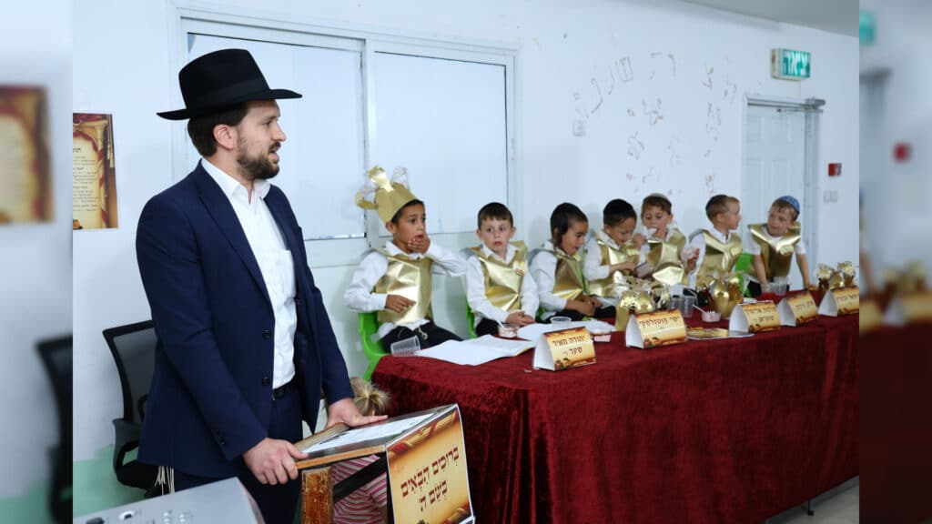 בריקודים ושירה: כך קיבלו הילדים והאבות את החומש בהר יונה