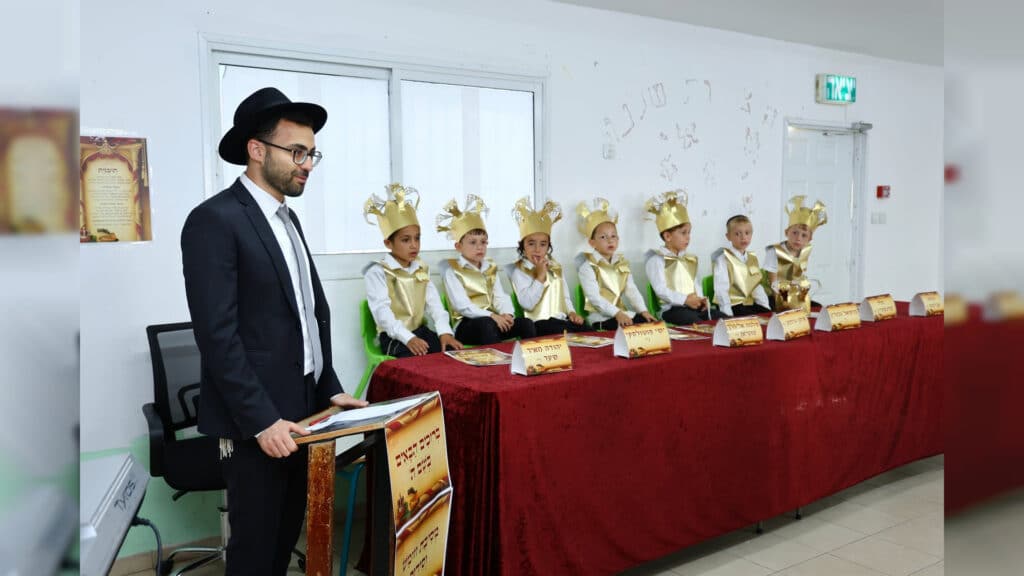 בריקודים ושירה: כך קיבלו הילדים והאבות את החומש בהר יונה