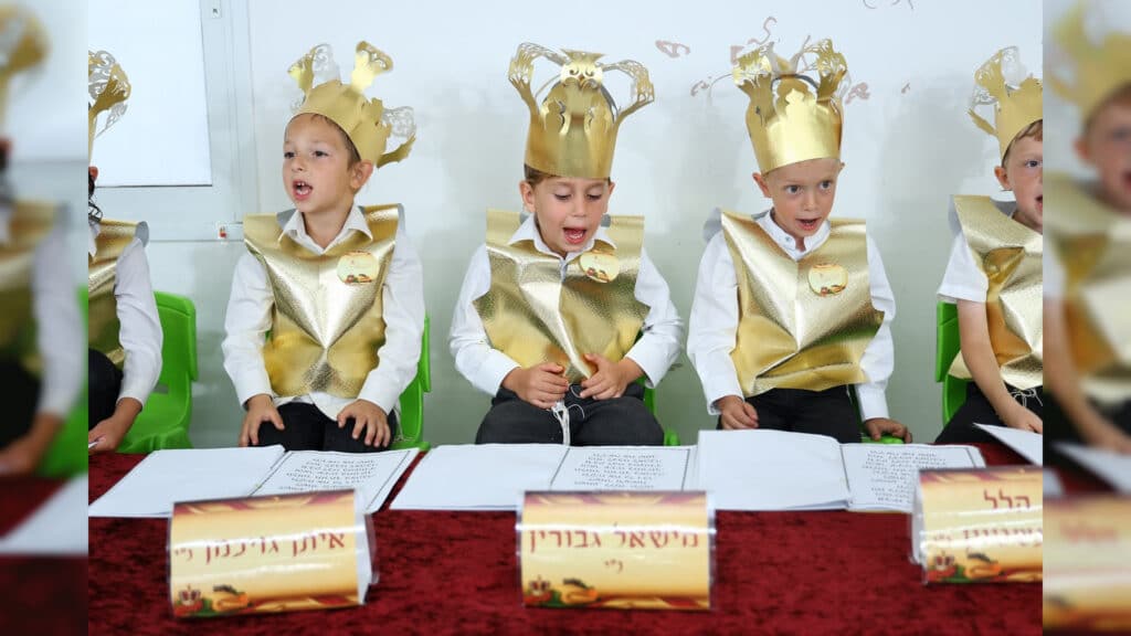 בריקודים ושירה: כך קיבלו הילדים והאבות את החומש בהר יונה