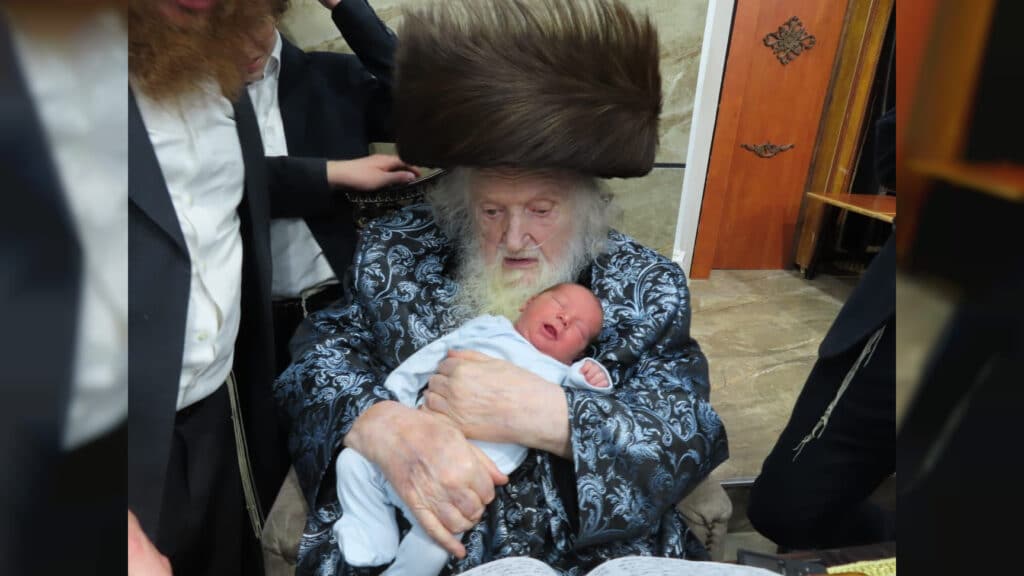 המשב"ק: כסאות הפלא בסקווירא והפגישה החשאית בסלונים המשב"ק: כסאות הפלא בסקווירא והפגישה החשאית בסלונים