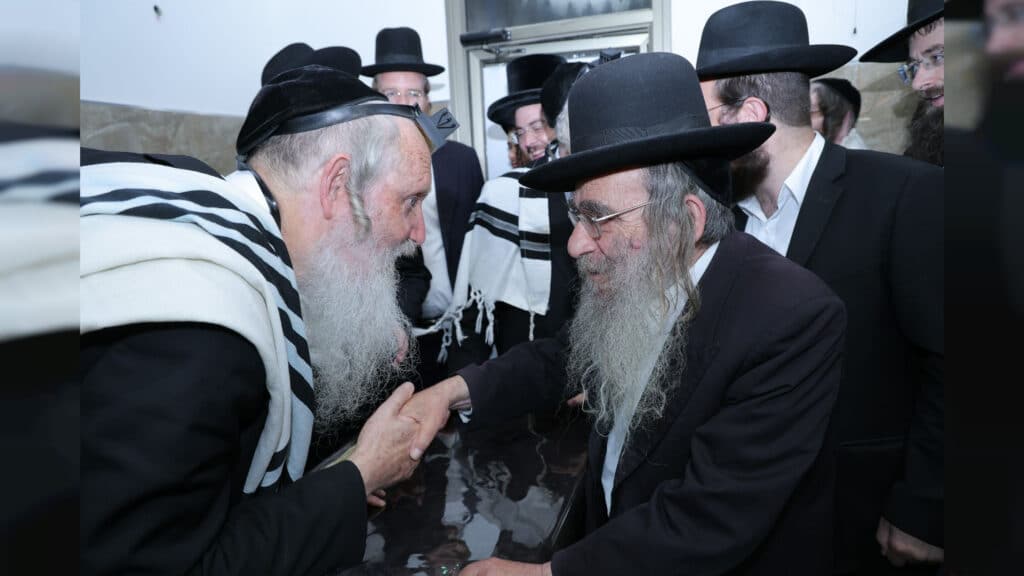 המשב"ק: כסאות הפלא בסקווירא והפגישה החשאית בסלונים המשב"ק: כסאות הפלא בסקווירא והפגישה החשאית בסלונים