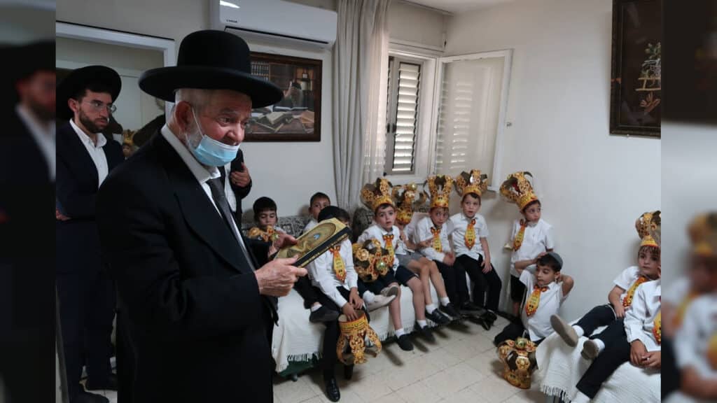 המשב"ק: כסאות הפלא בסקווירא והפגישה החשאית בסלונים המשב"ק: כסאות הפלא בסקווירא והפגישה החשאית בסלונים